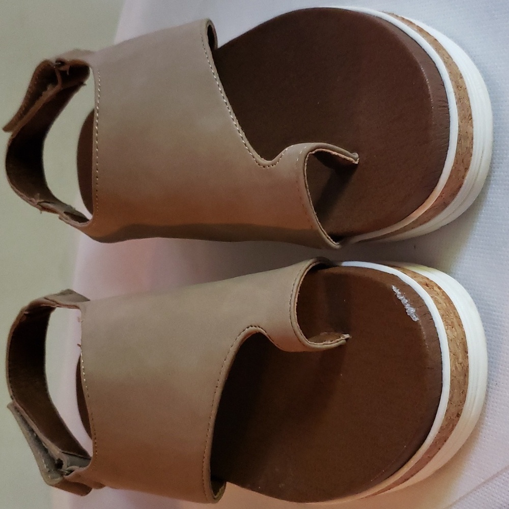 Adrienne Vittadini Sport Beige Summer Sandals 7.5 - Picture 14 of 15